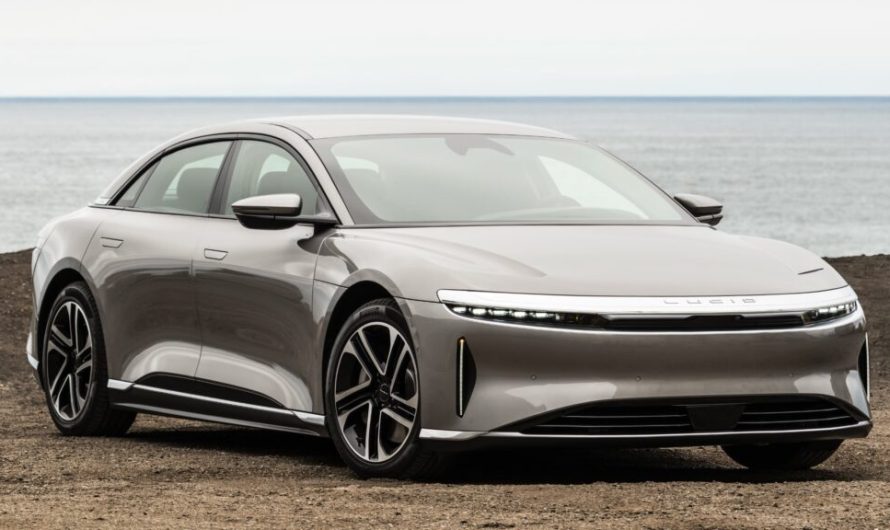 Відкликання Lucid Air змушує власників паркувати автівки надворі, поки софт виконує роль пожежника
