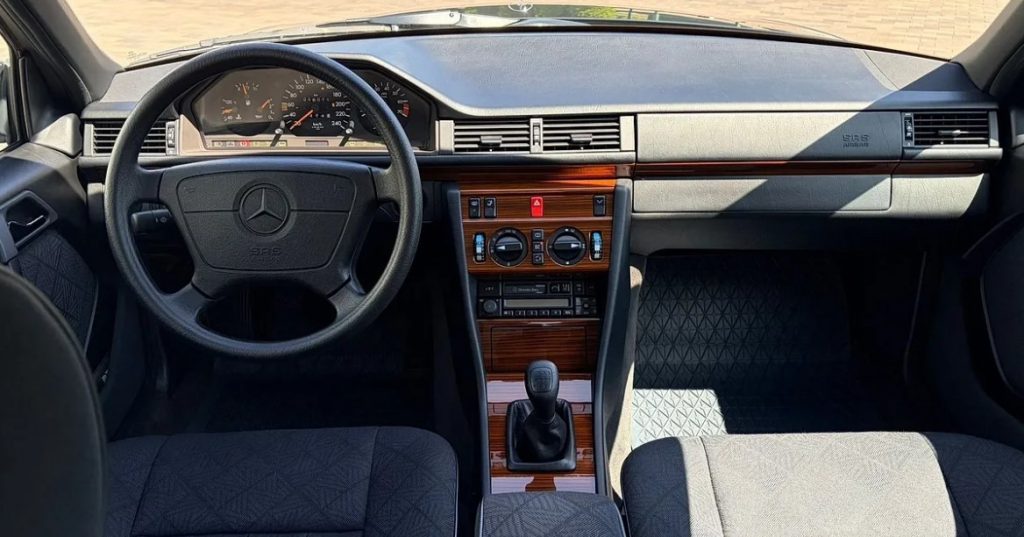 Mercedes-Benz E-Class 1995