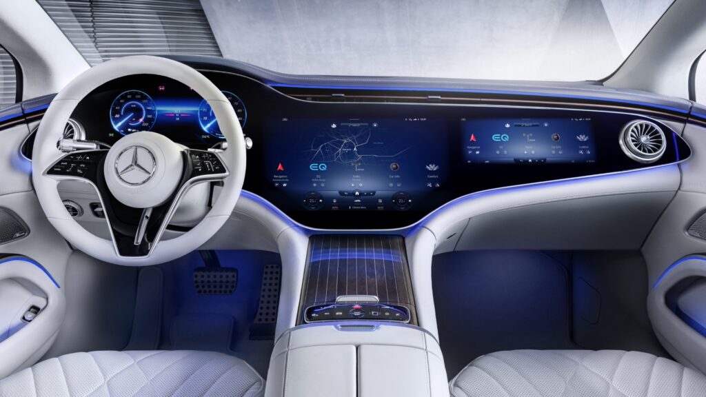 Mercedes Hyperscreen