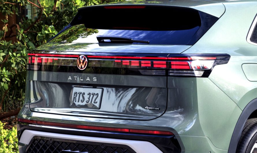 У новому Atlas Cross Sport від Volkswagen турбодвигун залишився, але селектор передач із центральної консолі зник