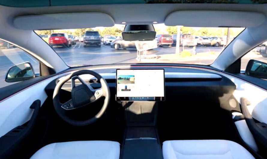 Роботизоване таксі Tesla опинилося в пастці з обмежувальних стовпчиків — і вирвалося, пробивши собі шлях крізь них