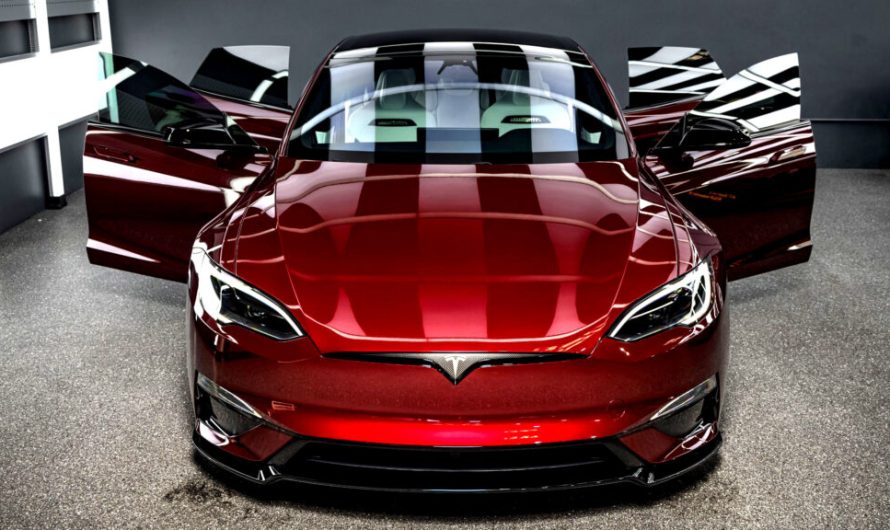 Голова дизайн-відділу Tesla передав унікальний Model S Plaid Signature #001 фірмі Unplugged Performance, однак не заради доопрацювань
