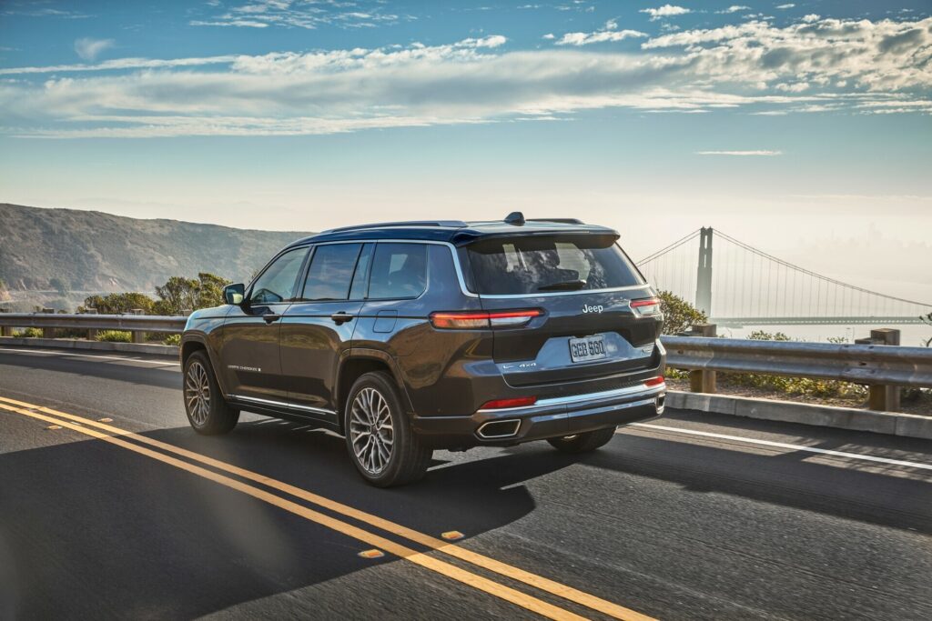 Деякі Jeep Grand Cherokee мають задні пружини, які можуть відлетіти