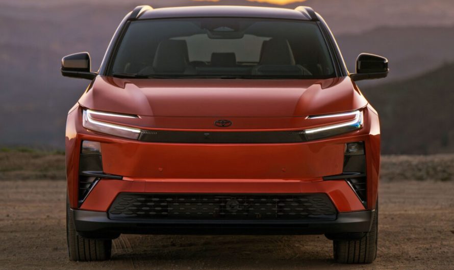 Перевірка таємничого майбутнього електрокара Toyota спричинила відкликання нового C-HR