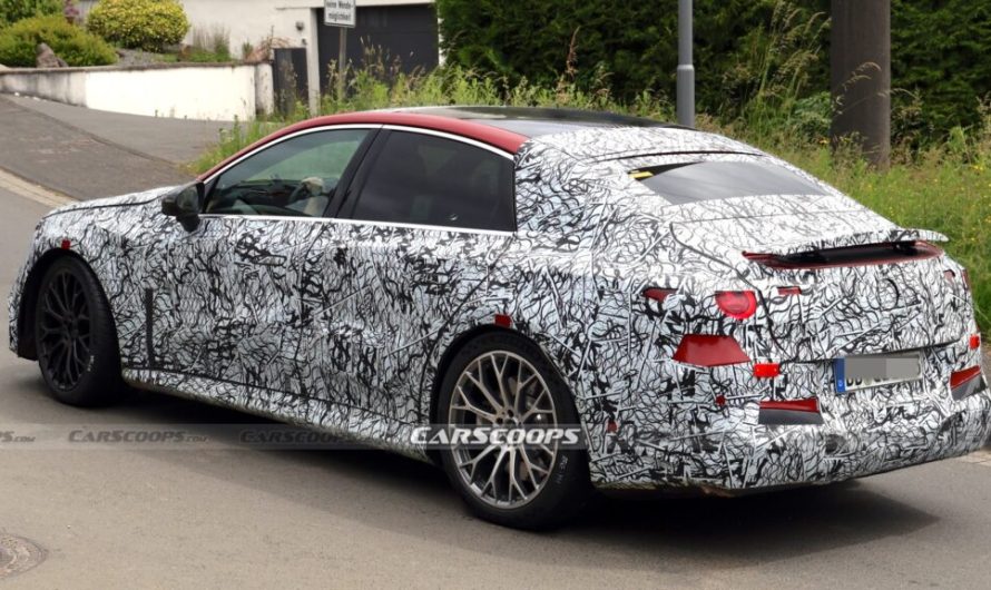 Електромобіль AMG C-класу висуває антикрило перед боєм з електричним BMW M3