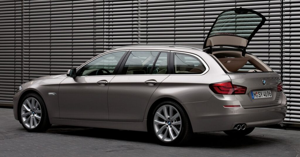 BMW 5 Series Touring із відкидним склом