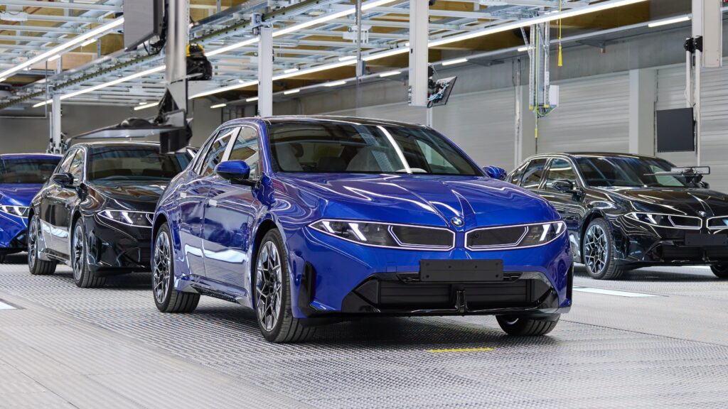 BMW продав свій 2-мільйонний електромобіль, і Європа хоче ще більше, навіть якщо Америка — ні