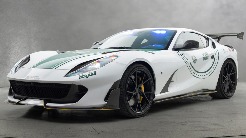 Ferrari 812 Superfast поліції Дубая з доопрацюваннями Mansory