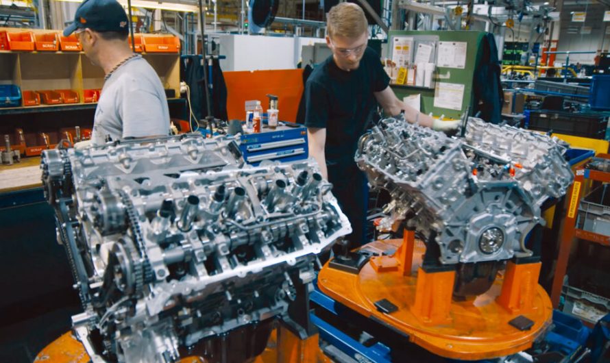 Після скорочення семи тисяч співробітників Ford тепер оплачує відновлення втраченої експертизи