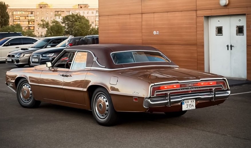 Ford Thunderbird Landau Sedan
