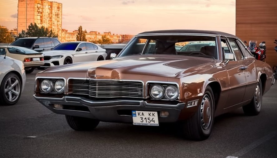 Рідкісний Ford Thunderbird Landau Sedan 1970 року завітав на Cars&Coffee у Києві (фото) 