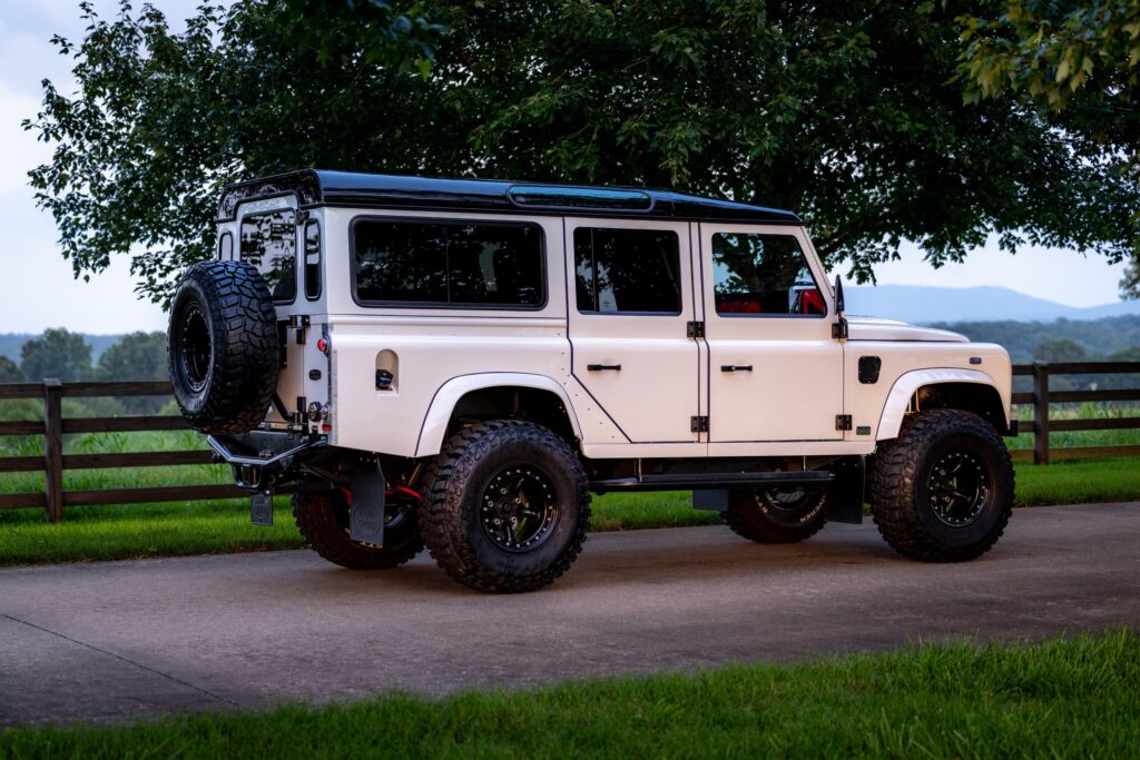 Класичний Defender рестомод Helderburg Vermeer