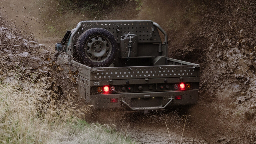 Land Rover Defender у військовому виконанні