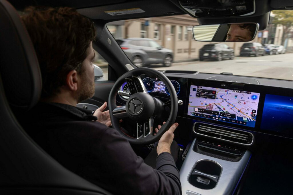 Ваш новий автомобільний AI-асистент дуже доброзичливий, здебільшого тому, що хоче ваших грошей