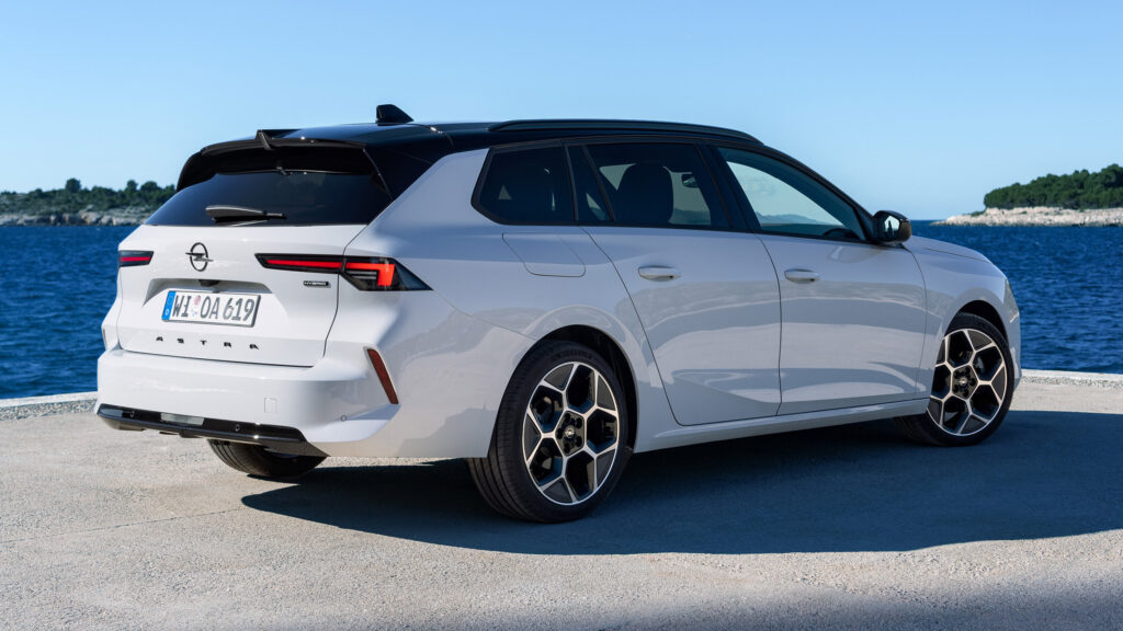 Opel Astra Sports Tourer Hybrid