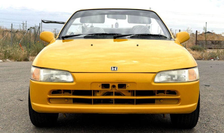 Компактний Honda Beat немов зменшена NSX, і його двигун реве аж до 8500 обертів за хвилину