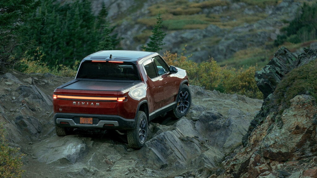 Rivian оголосила перший відклик для R2
