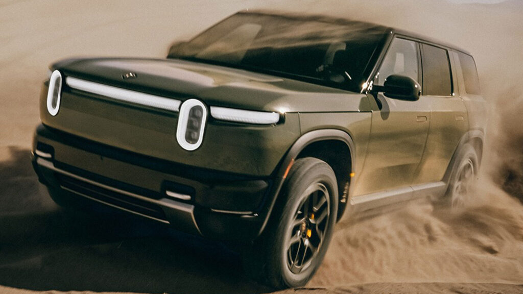 Rivian оголосила перший відклик для R2
