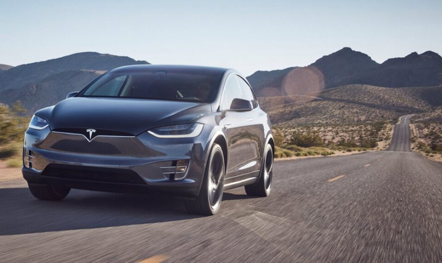 Після нібито проїзду Model X на заборонний сигнал світлофора родина подала позов проти Tesla