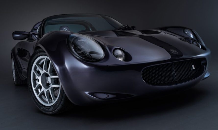 За $28 тисяч реально придбати не новий Lotus Elise, тоді як цей рестомод із сидінням по центру має майже півмільйонний цінник