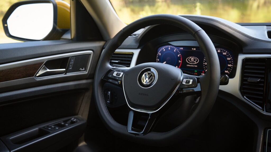 Один маленький болт створює велику проблему для керованості кросоверів Volkswagen