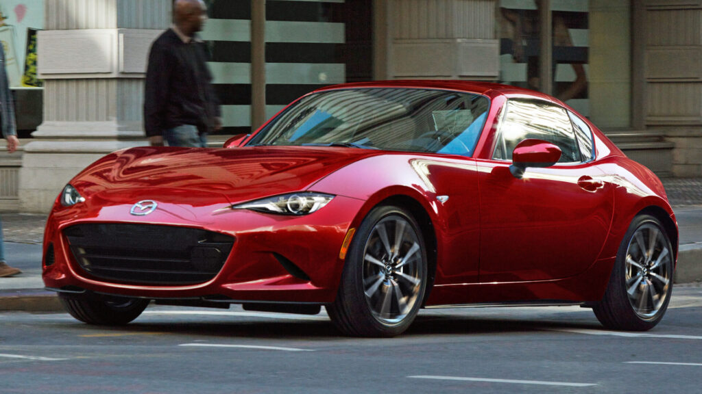 Продажі Mazda зросли минулого місяця, включно з MX-5