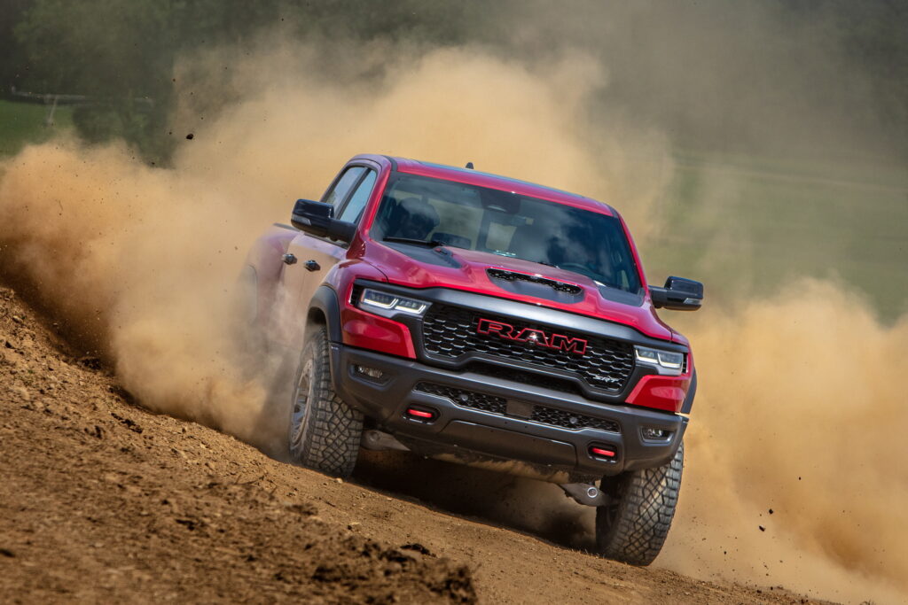 2027 Ram 1500 TRX у кольорі Molten Red