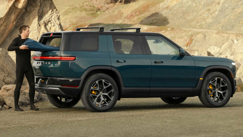 Rivian R2 відкликано через можливу втрату потужності приводу