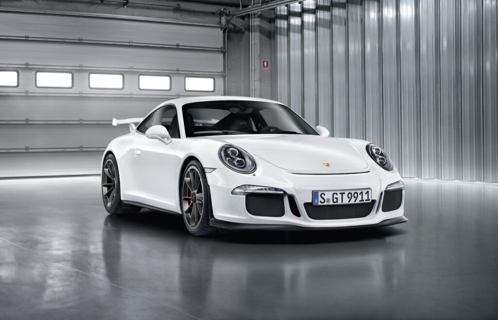 Французька поліція зупинила водія Porsche 911 на швидкості 194 милі/год
