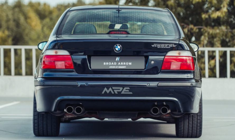 Завдяки цьому BMW M5 компанія Volkswagen розробила свій засекречений W10