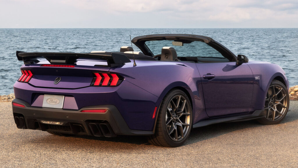 Ford Mustang Dark Horse SC