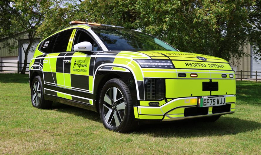 У Британії патрульні випробовують електричний автомобіль Хюндай Айонік 9 для чергувань на автострадах