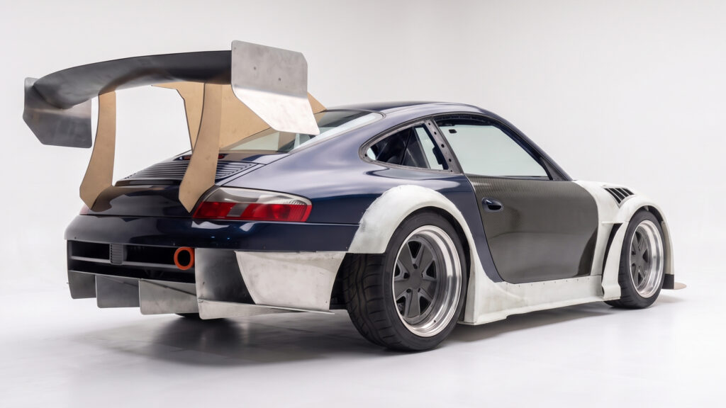 Австралійський проєкт Porsche 911 із LS V8 спереду