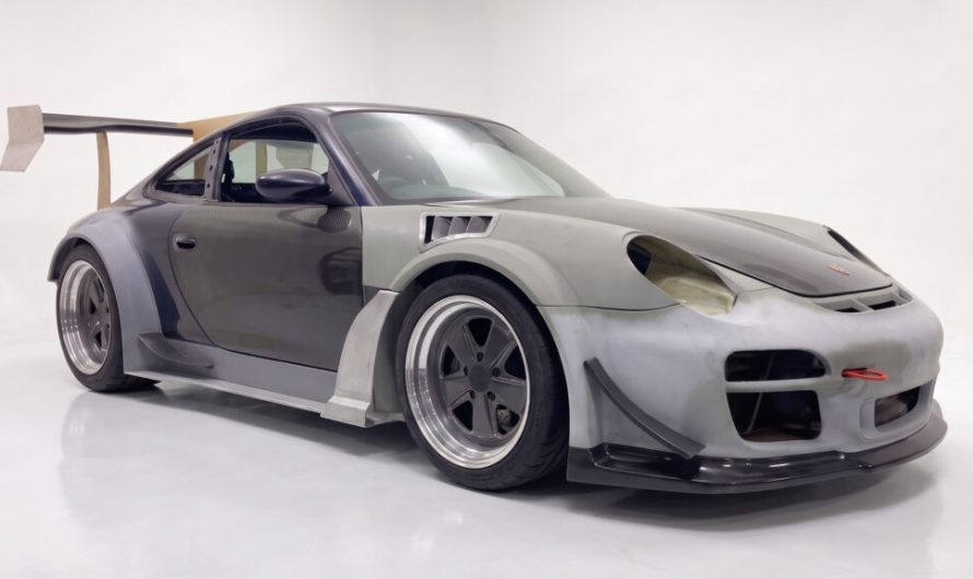 Австралієць перетворює Порше 911 на передньомоторне авто з двигуном LS
